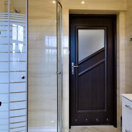 Lc & Z57 Apartmanhotel 3*